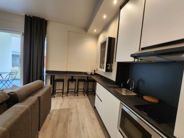 Tirane, jepet me qera apartament 1+1 Kati 2, 105 m² 650 € (Kopshtit Zoologjik)