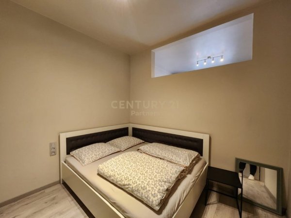 Tirane, jepet me qera apartament 1+1 Kati 2, 105 m² 650 € (Kopshtit Zoologjik)