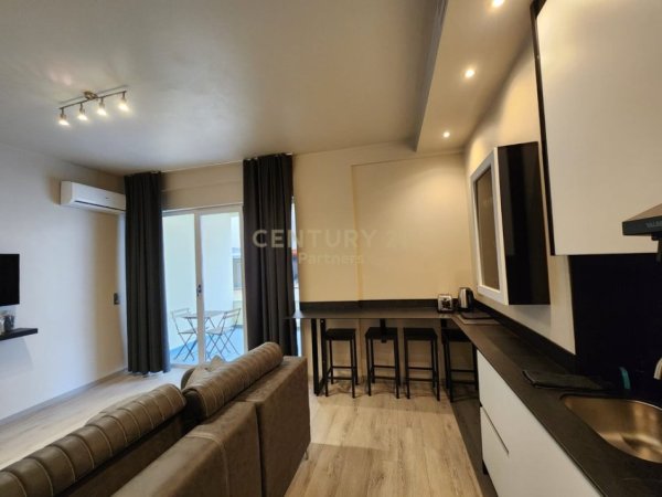 Tirane, jepet me qera apartament 1+1 Kati 2, 105 m² 650 € (Kopshtit Zoologjik)