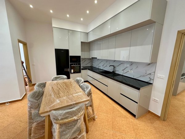 Tirane, jepet me qera apartament 1+1+Aneks+Ballkon Kati 2, 80 m² 550 € (Dibres afer Viles Gold)