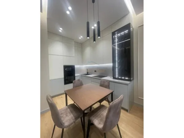 Tirane, jepet me qera apartament 1+1+Aneks+Ballkon Kati 5, 76 m² 850 € (rruga e kavajes)