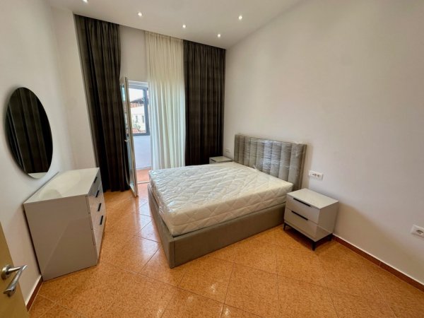 Tirane, jepet me qera apartament 1+1+Aneks+Ballkon Kati 2, 80 m² 550 € (Dibres afer Viles Gold)