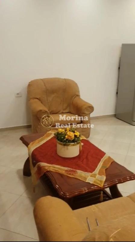 Tirane, jepet me qera apartament 1+1 Kati 3, 65 m² 400 € (Xhamlliku-Rruga Sadik Petrela)