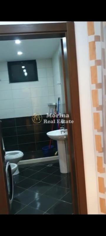 Tirane, jepet me qera apartament 1+1 Kati 3, 65 m² 400 € (Xhamlliku-Rruga Sadik Petrela)