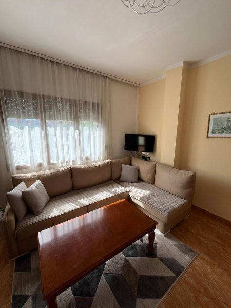 Tirane, jepet me qera apartament 1+1 Kati 2, 65 m² 400 € (Zogu i Zi)