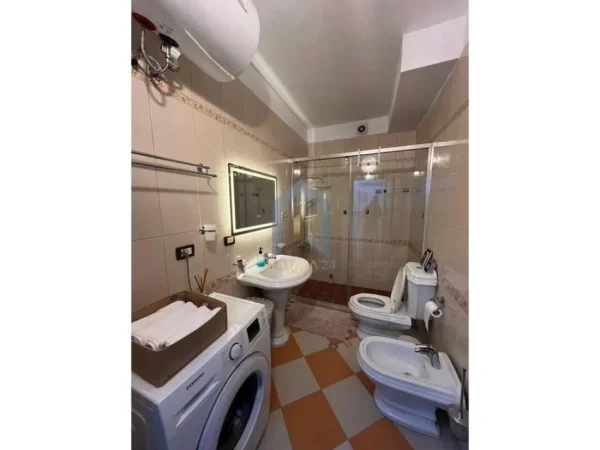 Tirane, jepet me qera 2+1 Kati 3, 80 m² 600 € (Rruga e Dibres)