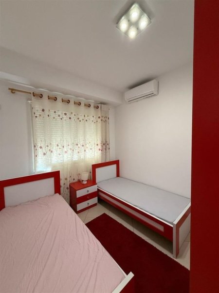 Tirane, jepet me qera apartament 2+1 Kati 3, 95 m² 550 € (Golden Park)