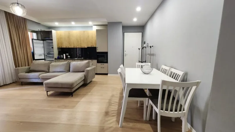 Durres, jepet me qera apartament 1+1 , 65 m² 800 € (Kompleksi Delijorgji)