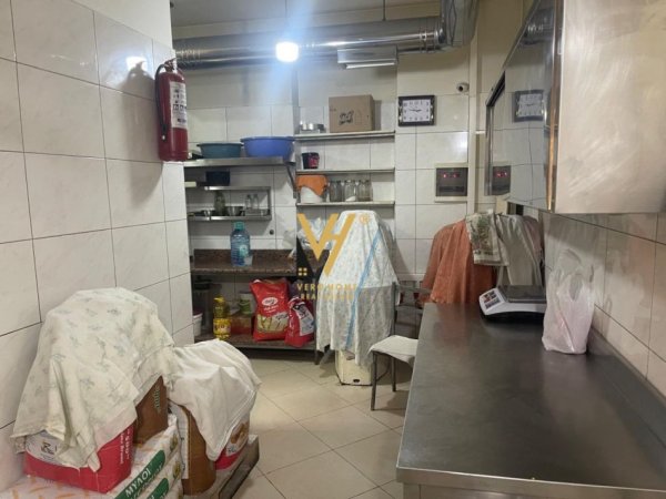 Tirane, shitet dyqan Kati 0, 53 m² 360.000 € (HARRY FULTZ)