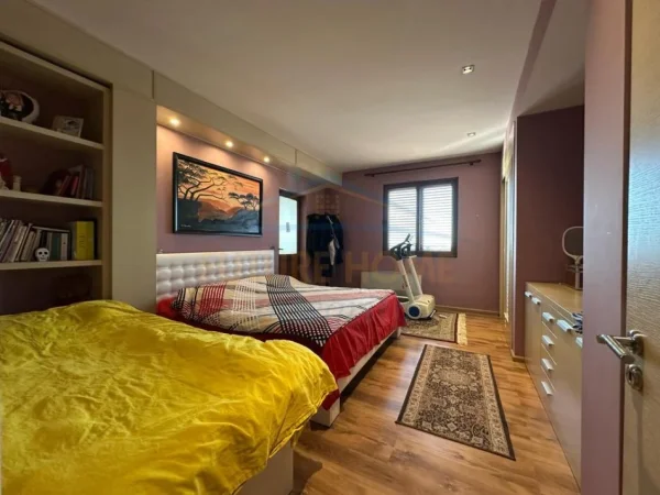 Tirane, shitet apartament 1+1 Kati 8, 111 m² 180.000 € (Tregu Elektrik)