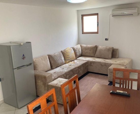 Tirane, jepet me qera shtepi 1+1 Kati 1, 60 m² 300 € (Rruga Ilia Dilo Sheperi)
