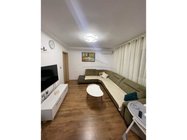 Tirane, jepet me qera apartament 2+1 Kati 5, 82 m² 600 € (MINE PEZA)