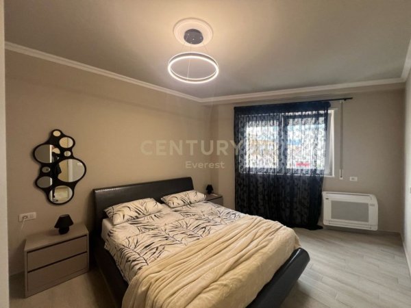 Tirane, jepet me qera apartament 1+1 Kati 7, 81 m² 1.000 € (QENDER)