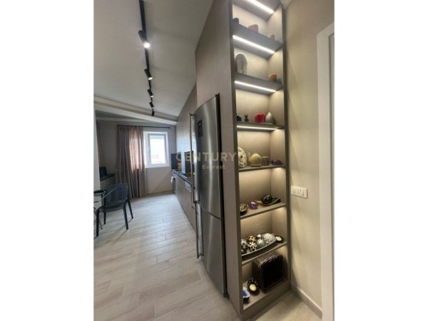 Tirane, jepet me qera apartament 1+1 Kati 7, 81 m² 1.000 € (QENDER)