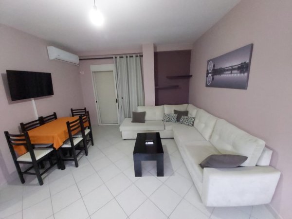Tirane, jepet me qera apartament 2+1+Ballkon Kati 7, 95 m² 450 € (Rruga Mikel Maruli)