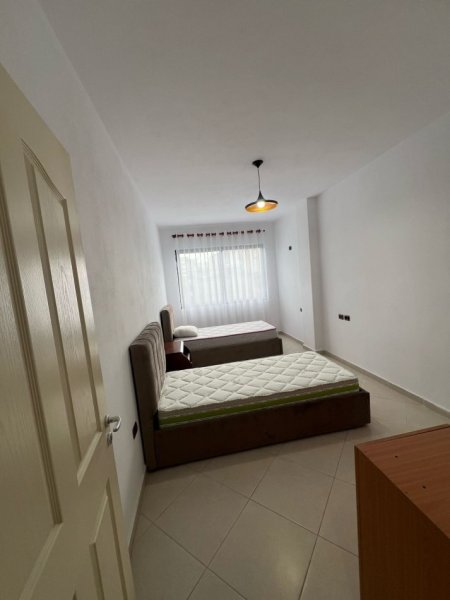Tirane, jepet me qera apartament 2+1+Ballkon Kati 7, 95 m² 450 € (Rruga Mikel Maruli)