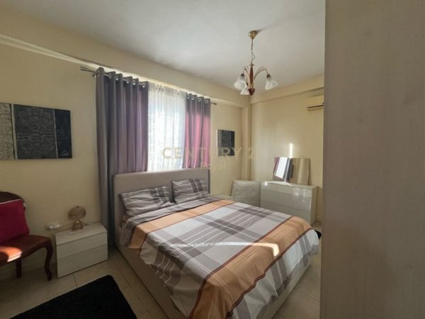 Tirane, jepet me qera apartament 3+1 Kati 5, 133 m² 650 € (PRANE FARMACISE 10)