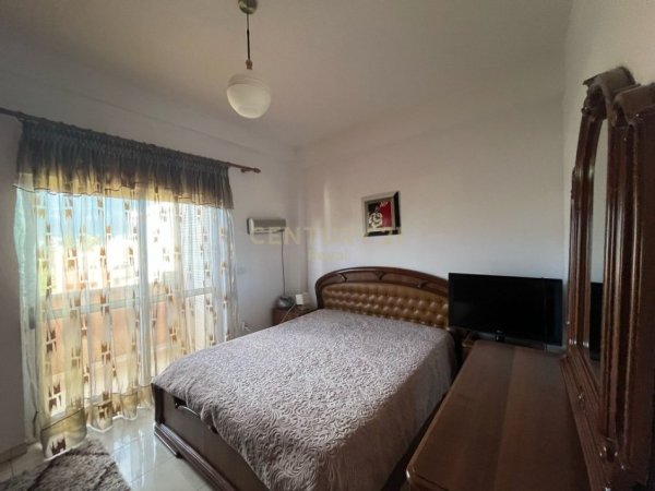 Tirane, jepet me qera apartament 3+1 Kati 5, 133 m² 650 € (PRANE FARMACISE 10)