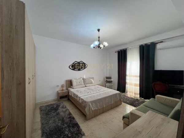 Tirane, jepet me qera apartament 3+1 Kati 5, 133 m² 650 € (PRANE FARMACISE 10)