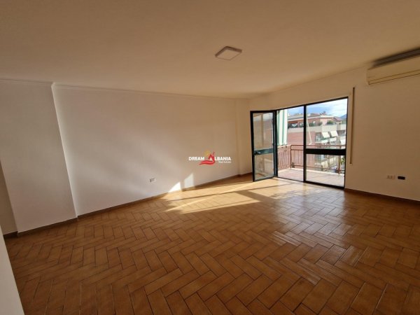 Tirane, jepet me qera zyre , 157 m² 1.300 € (Ambjent per zyra me qera ne Bllok prane Xheko Imperial (ID 42611279).)