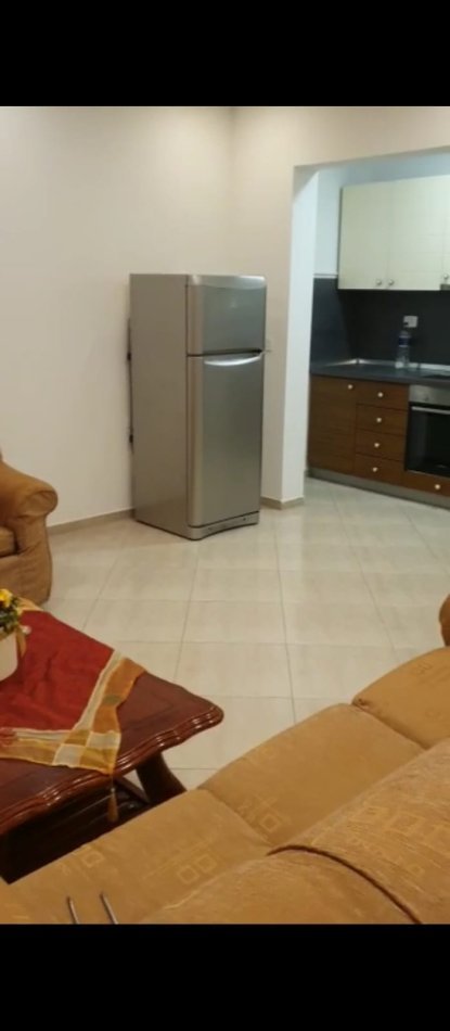 Tirane, jepet me qera Vile 1+1 Kati 3, 65 m² 400 € (Rruga Xhanfize Keko, Xhamllik)