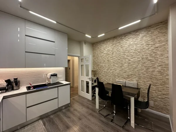 Tirane, shitet apartament 3+1+Ballkon Kati 2, 106 m² 325.000 € (Komuna e Parisit)