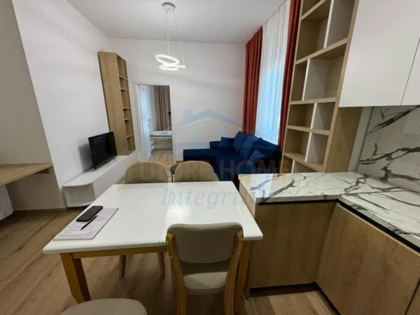 Tirane, jepet me qera apartament 1+1 Kati 8, 69 m² 600 € (Pazari i Ri)