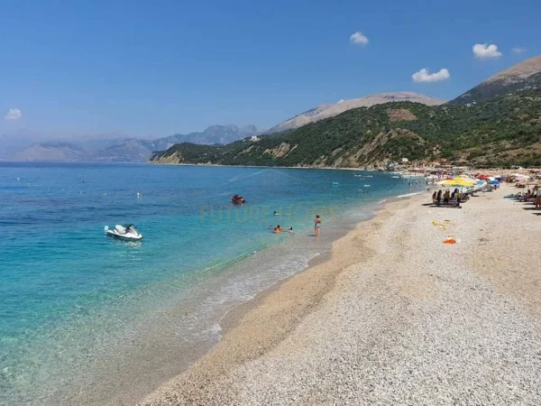 Sarande, shitet truall ne bregdet , 300 m² (lukove sarande)