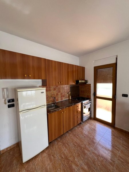 Tirane, jepet me qera apartament 1+1+Ballkon Kati 2, 87 m² 400 € (Zogu I Zi)
