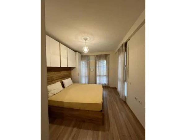 Tirane, jepet me qera apartament 2+1 Kati 4, 77 m² 800 € (Zogu I Zi)