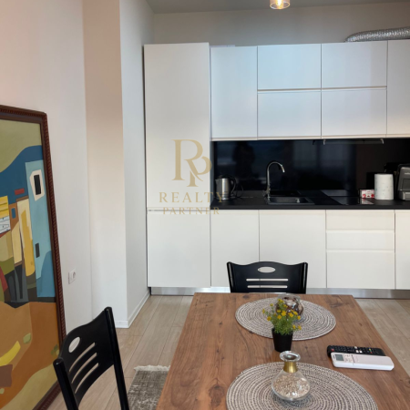 Tirane, jepet me qera apartament 2+1+Ballkon Kati 4, 128 m² 1.300 € (Rruga e Kosovareve)