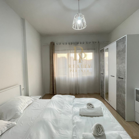Tirane, jepet me qera apartament 2+1+Ballkon Kati 4, 128 m² 1.300 € (Rruga e Kosovareve)