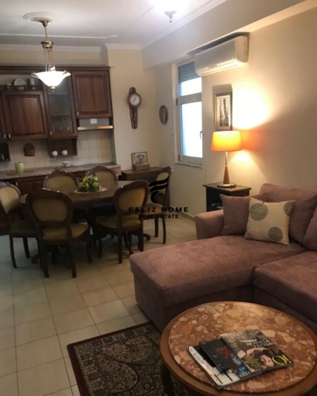 Tirane, jepet me qera apartament 2+1+Ballkon Kati 7, 90 m² 800 € (BLLOK)