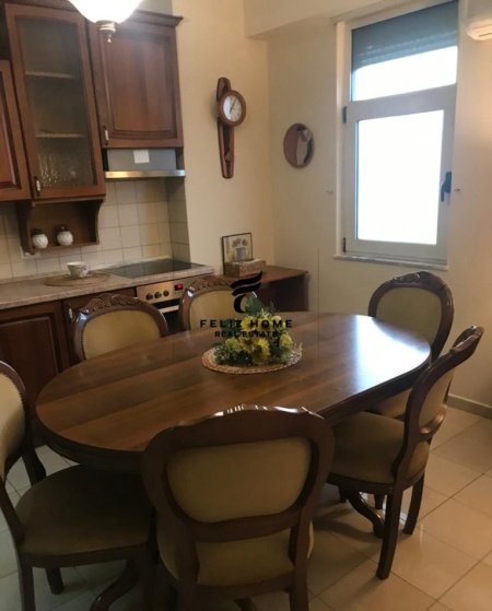 Tirane, jepet me qera apartament 2+1+Ballkon Kati 7, 90 m² 800 € (BLLOK)