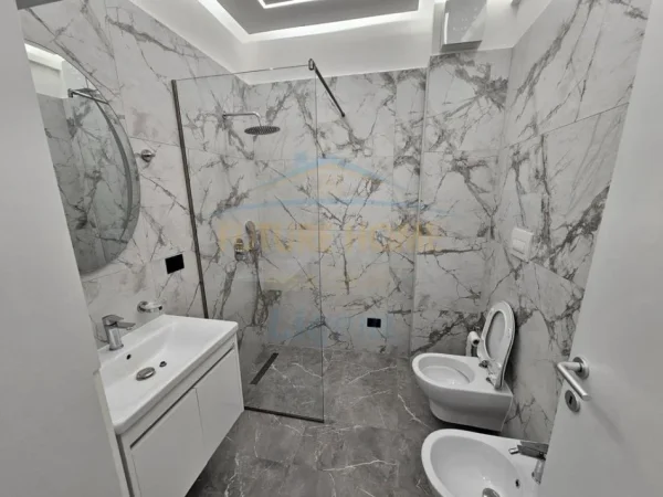 Tirane, jepet me qera apartament 2+1 Kati 1, 132 m² 1.500 € (TEG, Tirane.)