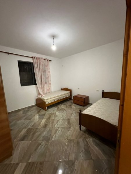 Tirane, jepet me qera Vile 2+1 Kati 1, 90 m² 400 € (Rruga Pavllo Pavli ,Allias)
