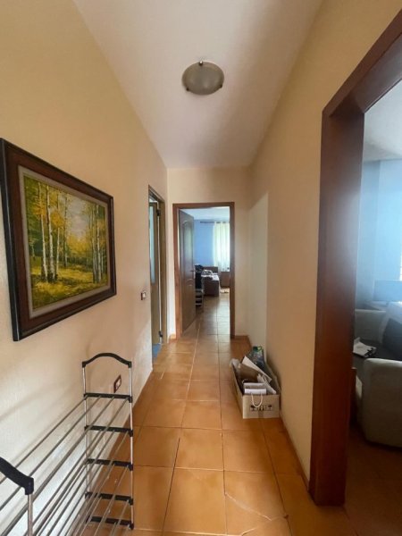 AMBIENT BIZNESI ME QIRA 93 m² 600 € (Komuna e Parisit)