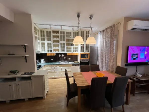 Tirane, jap me qera apartament 2+1+Ballkon Kati 2, 100 m² 750 € (PRANE KRISTAL CENTER)