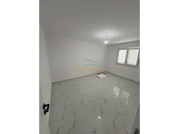 Tirane, jepet me qera apartament 2+1 Kati 1, 73 m² 650 € (Oxhaku)