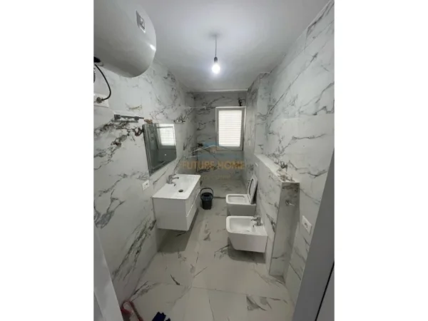 Tirane, jepet me qera apartament 2+1 Kati 1, 73 m² 650 € (Oxhaku)