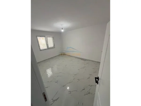 Tirane, jepet me qera apartament 2+1 Kati 1, 73 m² 650 € (Oxhaku)