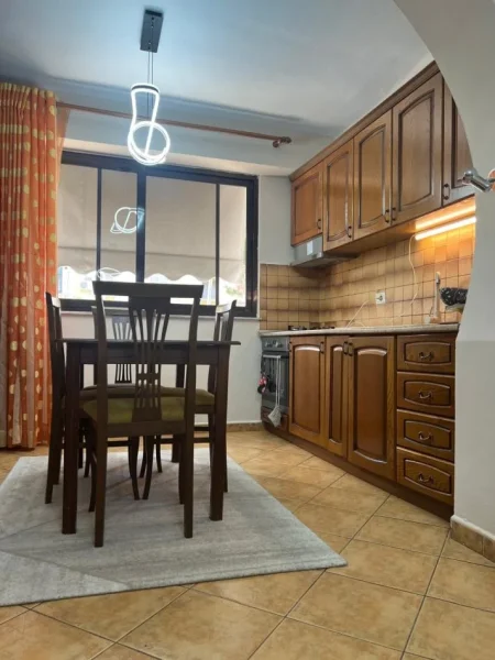 Tirane, jepet me qera apartament 2+1 Kati 3, 75 m² 650 € (Myslym shyri)