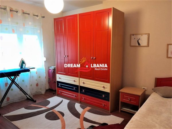 Tirane, jepet me qera apartament 2+1 Kati 2, 120 m² 600 € (Apartament 2+1 me qera tek Komuna e Parisit prane Kristalit ne Tirane (ID 42214358))
