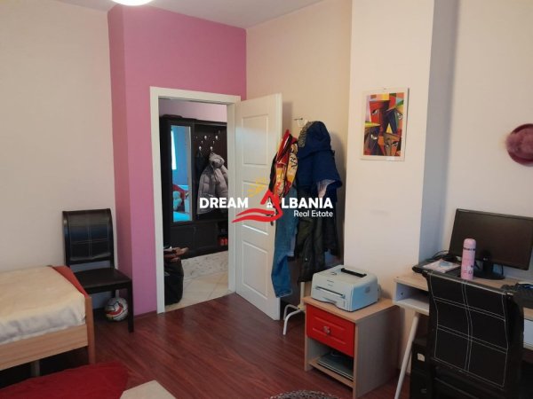 Tirane, jepet me qera apartament 2+1 Kati 2, 120 m² 600 € (Apartament 2+1 me qera tek Komuna e Parisit prane Kristalit ne Tirane (ID 42214358))