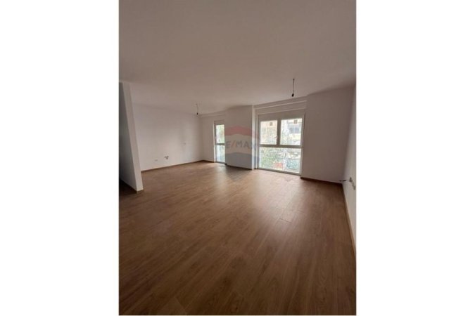 Tirane, jepet me qera zyre Kati 2, 119 m² 1.200 € (Prane Ambasador 3)