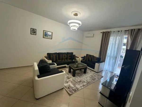 Tirane, jepet me qera apartament 1+1 Kati 2, 63 m² 450 € (Kristal Center)