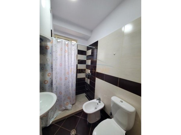 Tirane, jepet me qera apartament 2+1 Kati 1, 98 m² 550 € (Kongresi i Manastirit)