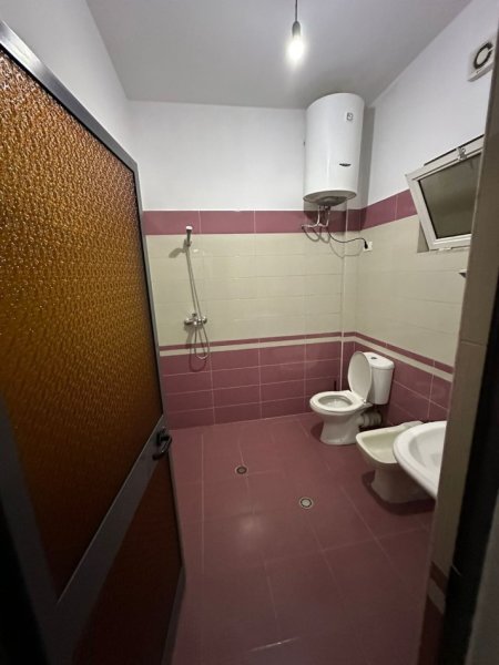 Tirane, jepet me qera apartament 2+1+Ballkon Kati 2, 90 m² 500 € (Rruga Loni Ligori, Astir)