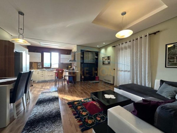 Tirane, shitet apartament 1+1+Ballkon Kati 8, 111 m² 180.000 € (Ish Tregu Elektrik, Tiranë.)