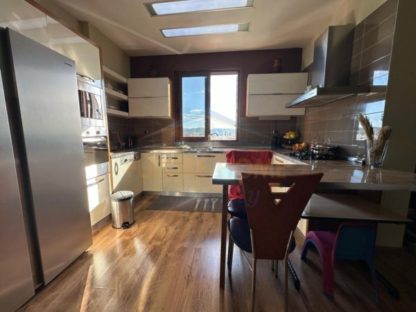 Tirane, shitet apartament 1+1+Ballkon Kati 8, 111 m² 180.000 € (Ish Tregu Elektrik, Tiranë.)